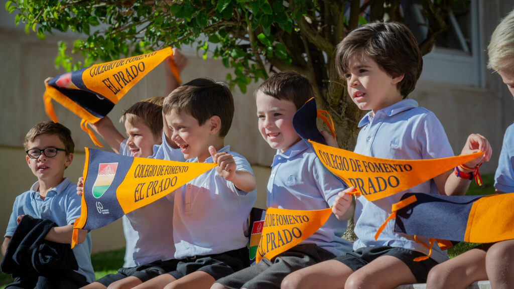 El Colegio el Prado abre el curso 24/25 con la entrega de banderines a los alumnos más pequeños