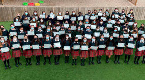 Las alumnas del colegio Monteagudo-Nelva con sus diplomas DELF 2021.