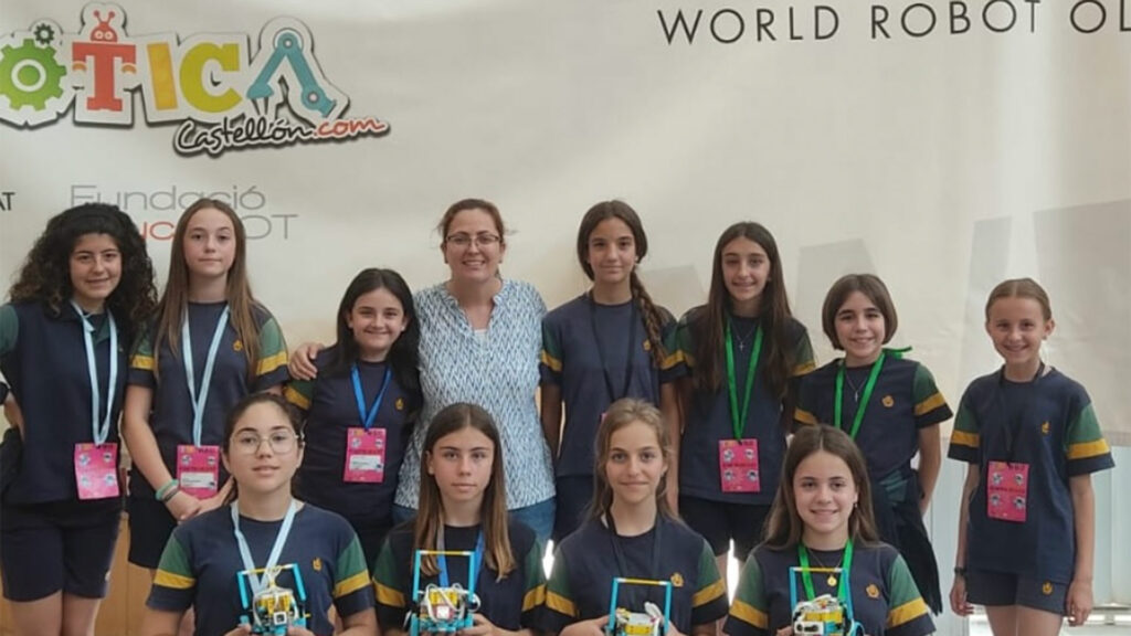 Tres alumnas del Colegio Torrenova, ganadoras de la competición autonómica de la WRO Spain celebrada en Castellón