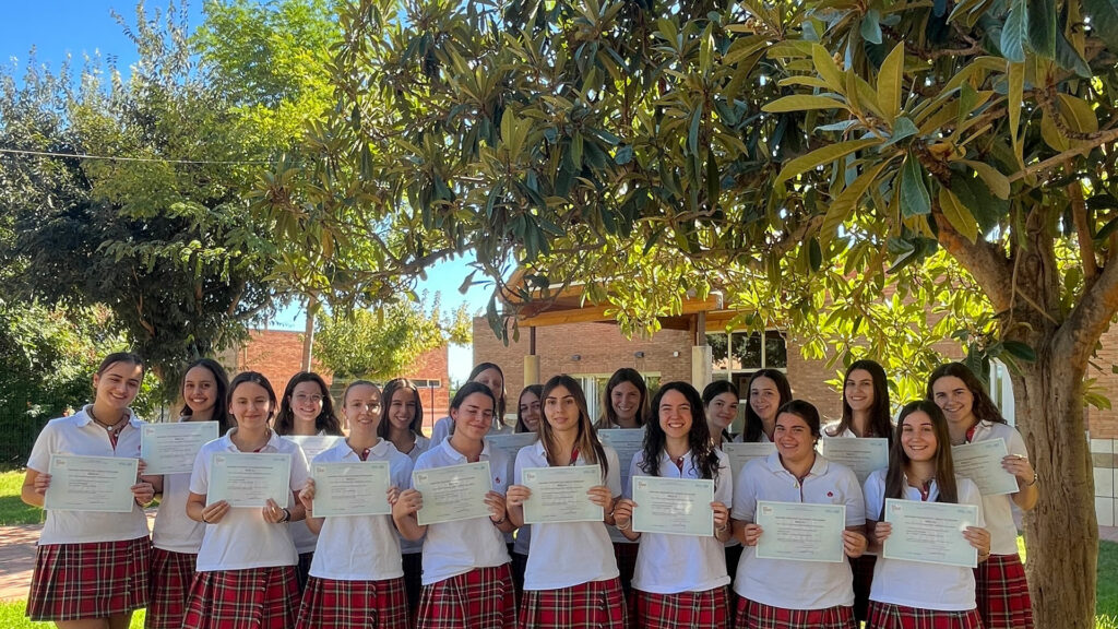 Las alumnas del Colegio Torrenova reciben los certificados oficiales de la Alianza Francesa DELF